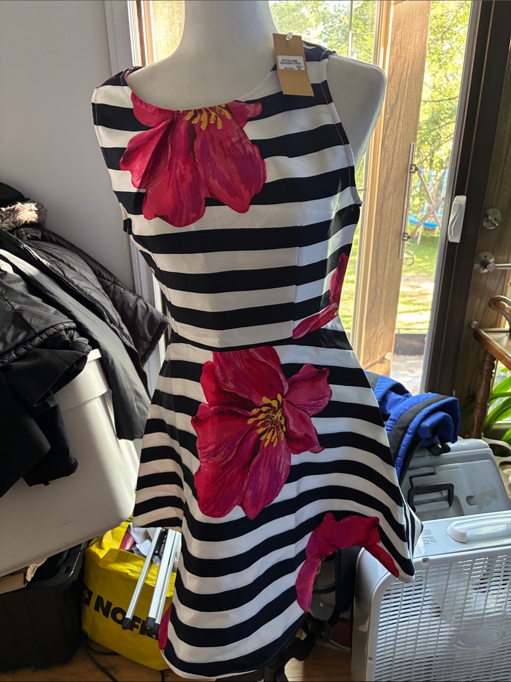LARA DRESS SIZE M 28 inch waist